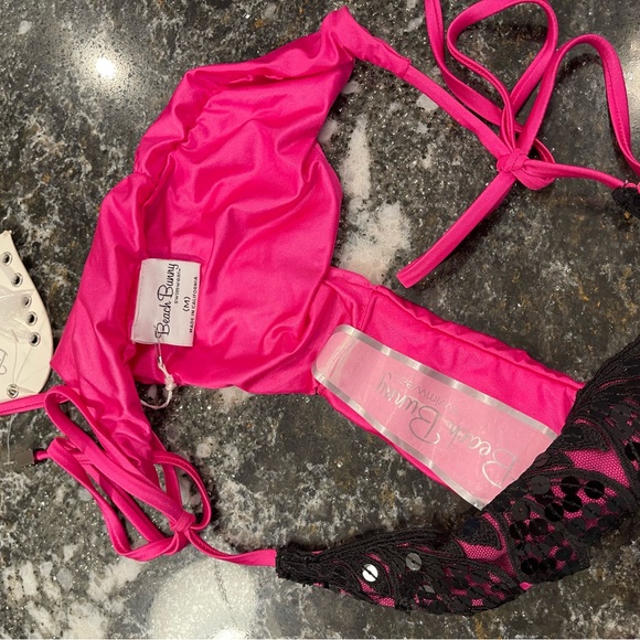 Traded … NWT beach bunny bikini bottoms “baby is on fire🔥 “size M - Picture 5 of 8